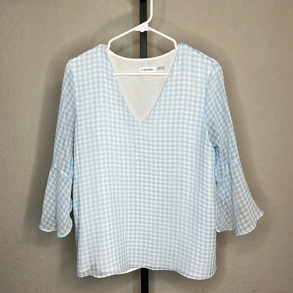 215 - Calvin Klein NWOT Light Blue & White Flair Sleeve, Size Medium